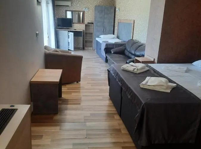 拖罗内格罗酒店 3*